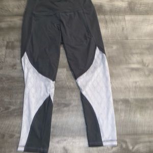 Capri Leggings with Fishnet-like Design